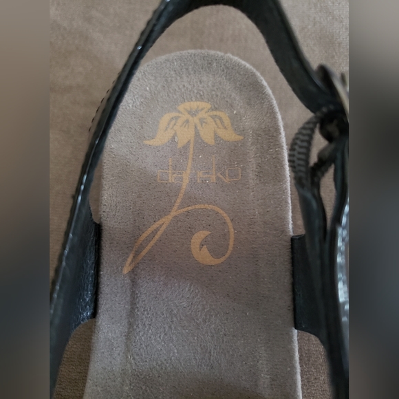 NWOB Dansko 'Dani' Black Patent Strappy Platform Sandal Size 7.5M/EU 38 - Picture 4 of 6